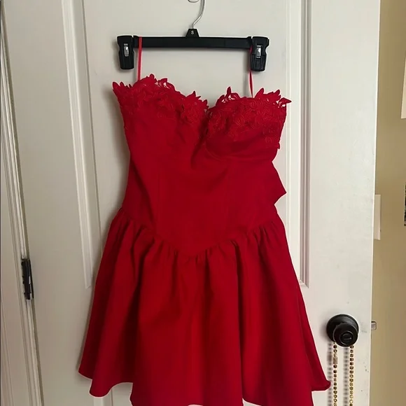 NWT Showpo Elegant Red Strapless Dress - Size 10 - Picture 2 of 4